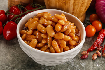 Canned beans in tomato sauce