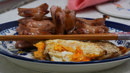 put the fried egg and baked vienna sausage on a plate