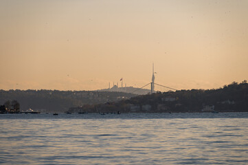 Naklejka premium Beautiful sunset view of the Bosphorus coast, seagulls and boats Istanbul, Turkey.