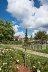 parc fleuri à Chevreuse, région parisienne