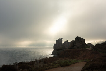 Magnifique vue sur la côte de granit rose au lever du jour - Bretagne France