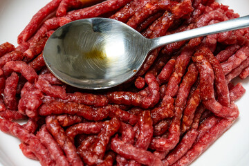 seasoning the beef with cooking wine