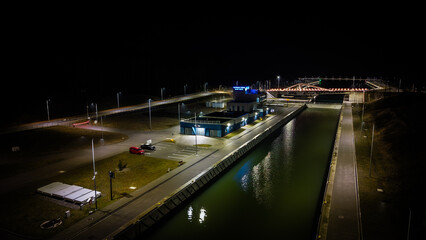 Przekop Mierzei Wiślanej z drona nocą, Nowy Świat © Marcin