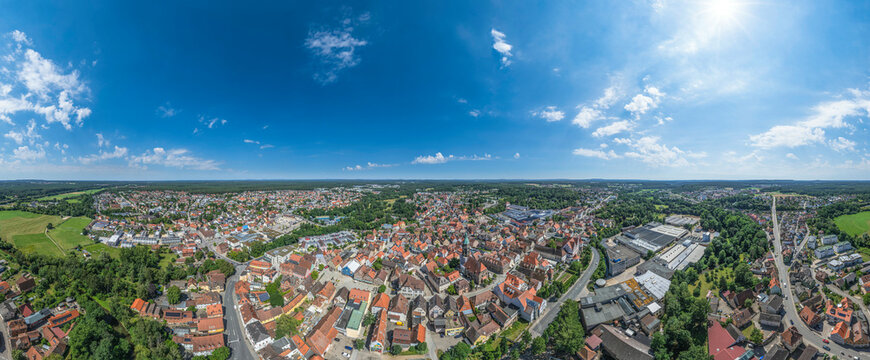 Die mittelfr&auml;nkische Kreisstadt Roth in der Metropolregion N&uuml;rnberg von oben