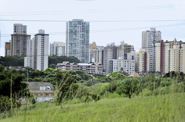 View of the green line of residential and commercial buildings in the Jardim Aquárius neighborhood, west of the city of São José dos Campos on a cloudy day
