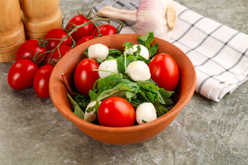 Salad with mozzarella and arugula