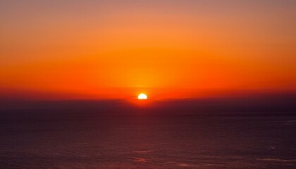 Fototapeta premium 멀리 수평선 위로 떠오르는 선명한 일출, 붉고 따뜻한 색감의 태양