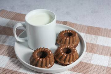  Rustic Chocolate Cakes with Milk