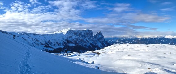 Obraz premium Seiser Alm with Schlern in the snow in winter.