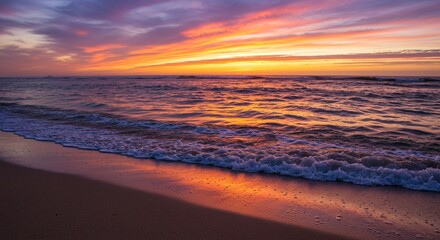 Obraz premium A tranquil beach at sunset with waves that sparkle as they crash