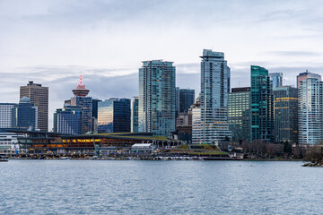 Fototapeta premium Modern City Skyline of Downtown Vancouver with Waterfront in Evening Light