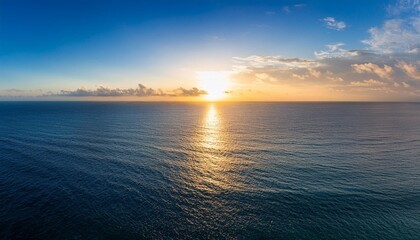 Obraz premium sunrise over the sea