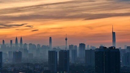 Fototapeta premium The Malaysian Metropolis: A Silhouette of Kuala Lumpur Against a Vibrant Sky