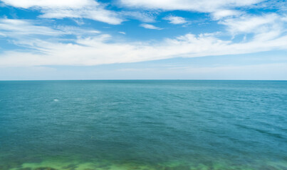 Obraz premium Landscape beautiful summer panorama wide horizon look viewpoint shore open sea beach cloud clean and blue sky background calm nature ocean wave water nobody travel at thailand chonburi sun day time