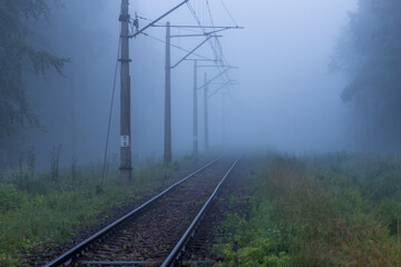 Tory kolejowe we mgle © © Jakacki