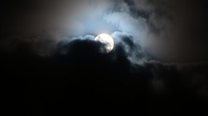 Obraz premium full moon over the clouds