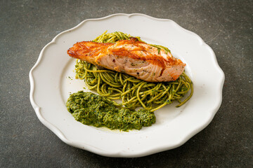 Spaghetti pesto with grilled salmon