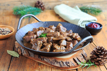 Hirschgulasch in Wildsoße
