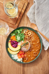 ヘルシーでお洒落な具沢山ベジタブルカレープレート