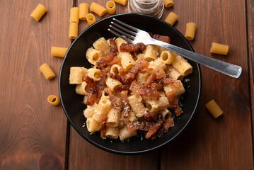 Pasta alla carbonara, ricetta romana, cibo italiano 