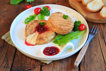 Camembert paniert und gebacken