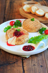 Panierter Camembert
