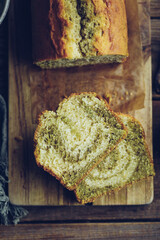 cake marbré fait maison au thé matcha et vanille pour le goûter