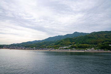 山口県柳井港から愛媛県三津浜行きのフェリーから景色、5月