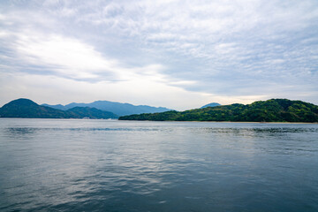 山口県柳井港から愛媛県三津浜行きのフェリーから景色、5月