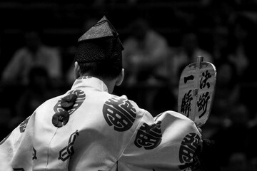 モノクロの大相撲