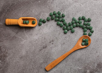 A spoons with spirulina tablet