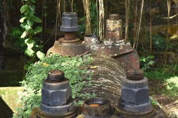 Obraz premium old metal equipment abandoned in the jungle