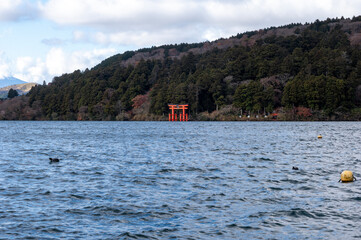 芦ノ湖の箱根神社の鳥居