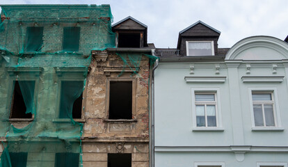 old house and new house fassade architecture design contrast