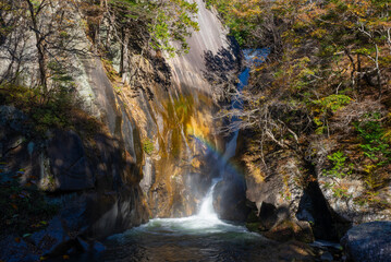 虹がかかった昇仙峡の仙娥滝