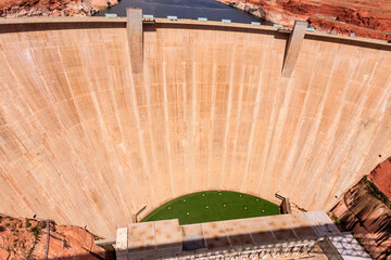 A large wall with a green area in the middle