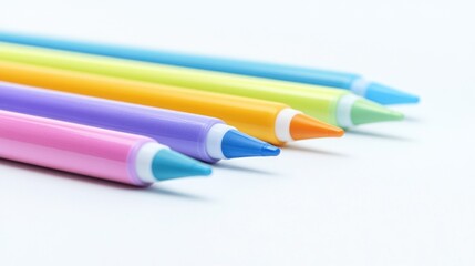 Naklejka premium Colorful pencils arranged on white background.
