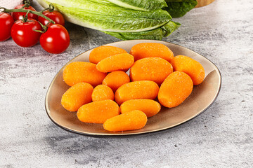 Small baby mini organic carrot