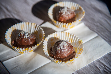 Chocolate bombs cakes