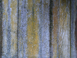 Obraz premium Betonstein Wand verwittert und Moos, farbig