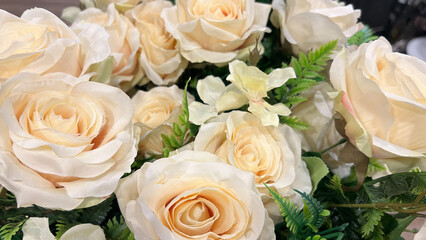 Artificial Cream Roses With Green Foliage In A Close-Up View, Indoor Studio Lighting, Perfect For Wedding Decorations Or Interior Design, Suitable For Event Planners And Florist Businesses.