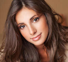 Fototapeta premium Gorgeous Hair. Beauty Fashion Model Woman with Long and Healthy Brown Hair. Brunette Girl with long hair smiling.
