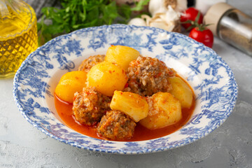 From traditional Turkish cuisine; Persian meatballs. Turkish name; Acem koftesi