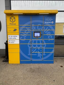 relais pick-up la poste pour retrait de colis automatique en ext&eacute;rieur