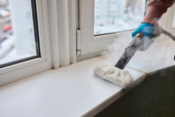 Using a Steam Roller to Clean Windows Effectively for a Beautiful and Sparkling Shine