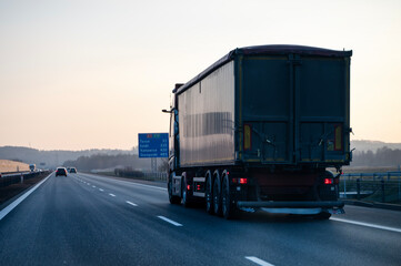 Road transport.  © Tomasz Warszewski