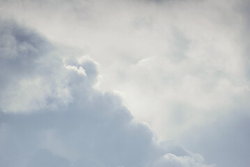 Obraz premium close up of moody clouds turn grey before rain