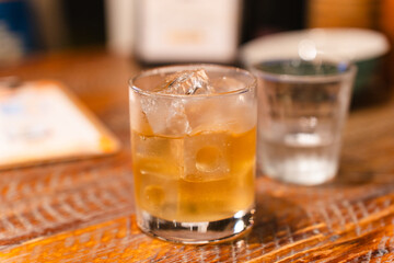 おしゃれなカフェの梅酒ロック