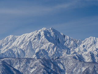 快晴の空と冠雪の北アルプス　長野県白馬村