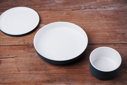 White plate mock up bisa kan bahasa Inggris gue bener